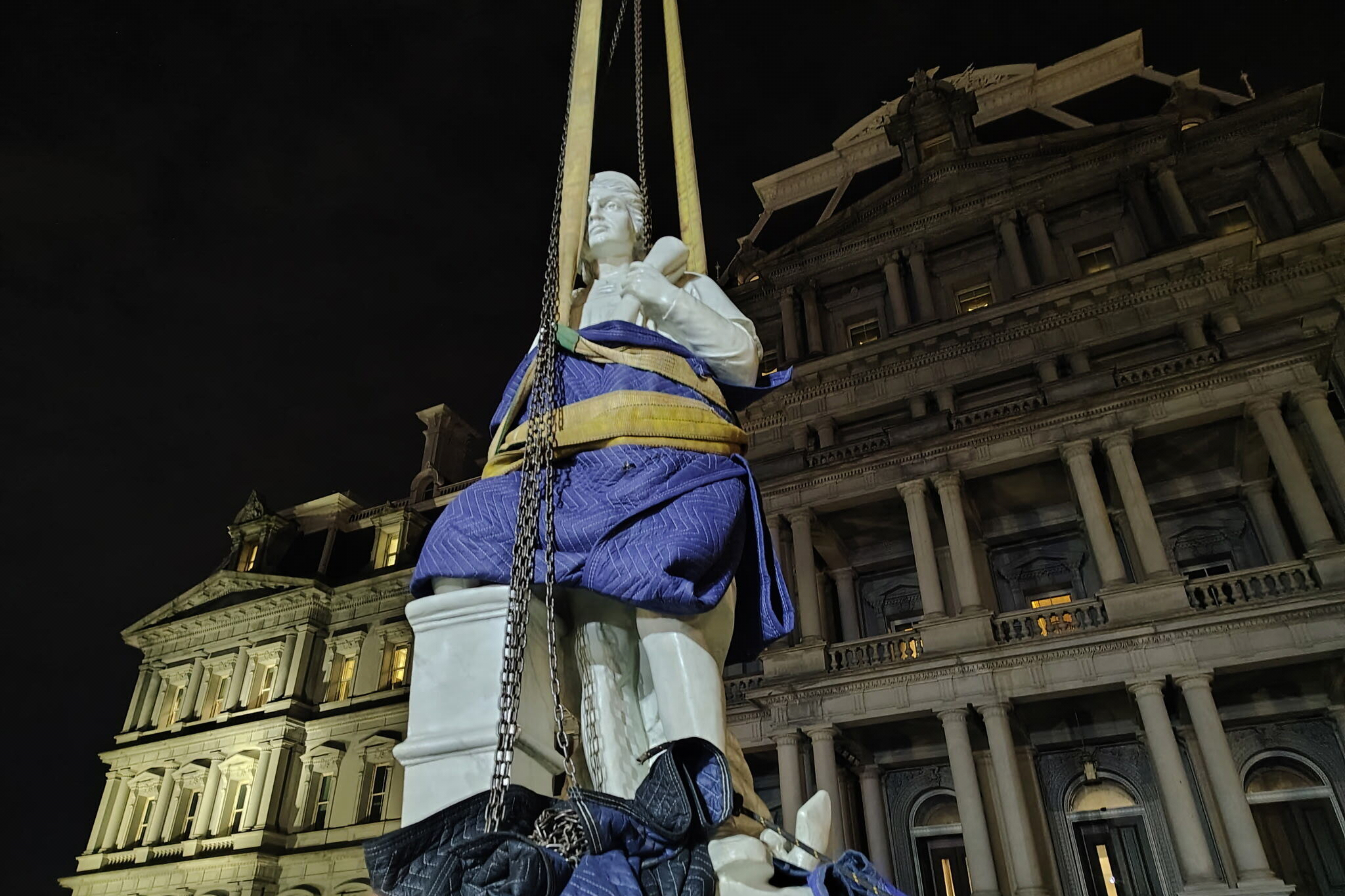 Trump Columbus Statue