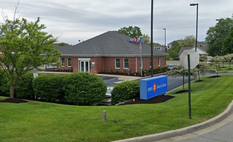 BMO Bank at 7652 N Shadeland Ave from Google Street View.jpg