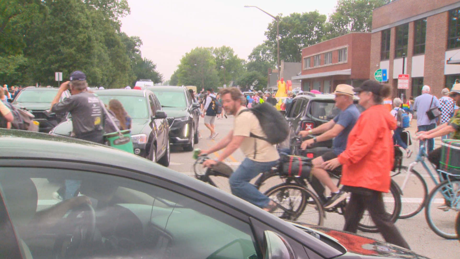 INDY 500 FANS LEAVING JRA PKG.transfer_frame_1694.jpg