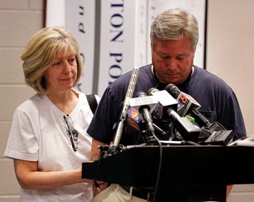 LAUREN SPIERER PARENTS AP.png