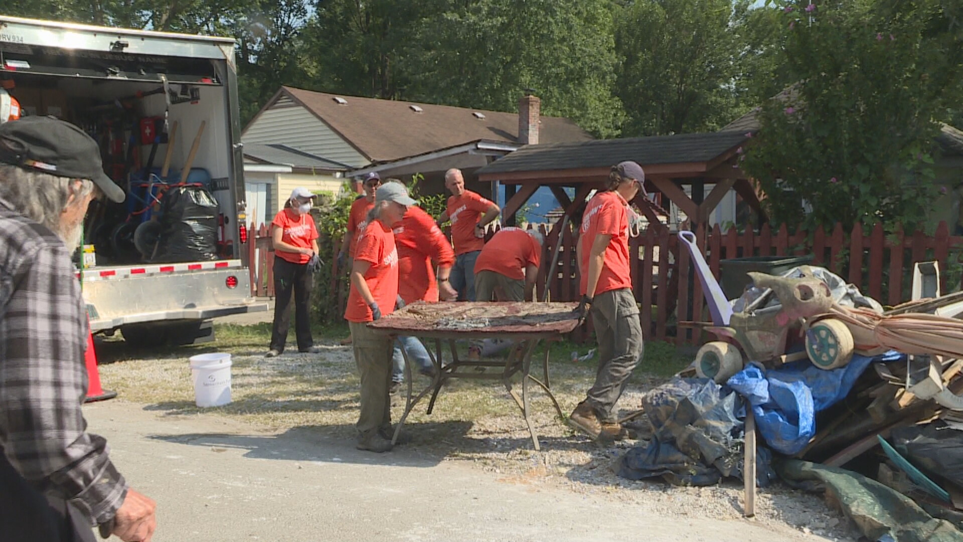 FLOOD RECOVERY VOLUNTEERS-PKG.transfer_frame_4028.jpg
